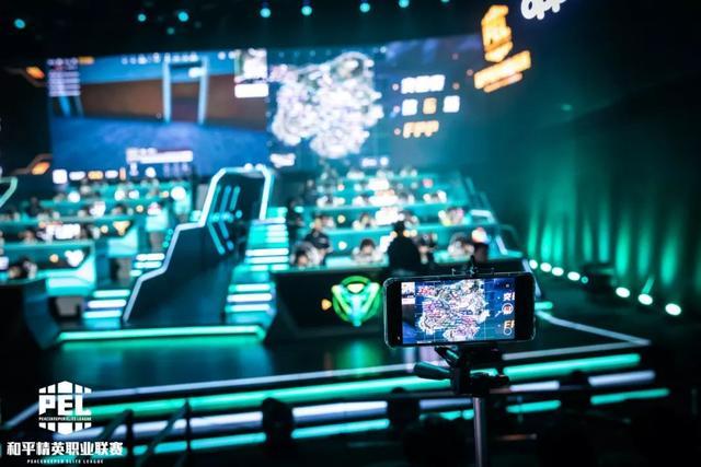 巨大的精神 巨大的精神