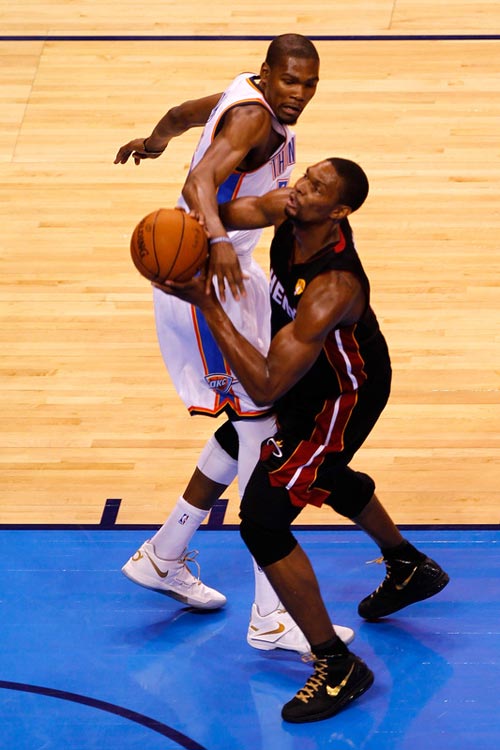 中场拿球后 中场拿球后