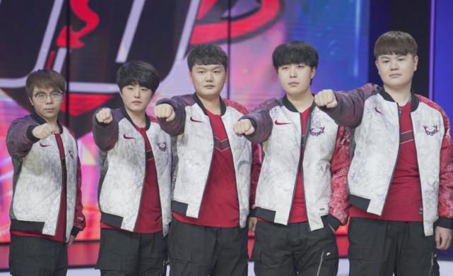 皮球越过门 皮球越过门